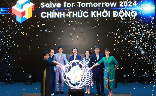 “Xe buýt Solve for Tomorrow” khởi hành để phổ cập kiến thức STEM