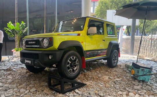 Suzuki Jimny chốt giá từ 789 triệu đồng tại thị trường Việt Nam