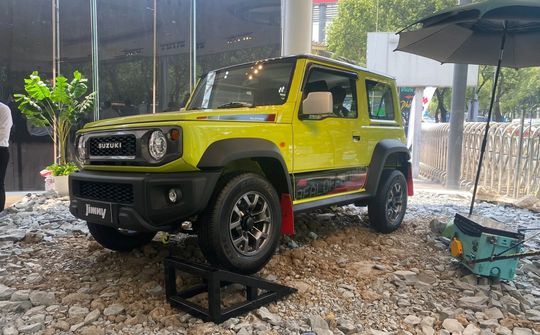 Suzuki Jimny chốt giá từ 789 triệu đồng tại thị trường Việt Nam