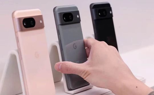 Google sẽ cho phép chạy AI Gemini Nano trên điện thoại Pixel 8