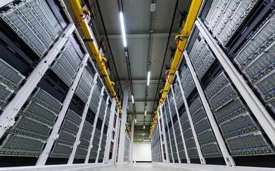 Microsoft hợp tác OpenAI phát triển siêu máy tính AI giá hơn 100 tỉ USD