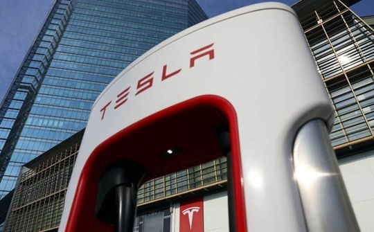 Tesla giảm giá bán xe điện trên toàn cầu