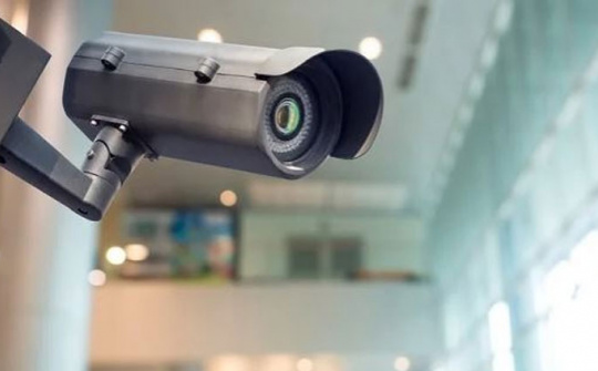 "Người lạ" trong nhà - Lợi hại song hành từ camera giám sát