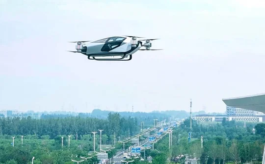 Ô tô bay xuất hiện trên bầu trời Trung Quốc