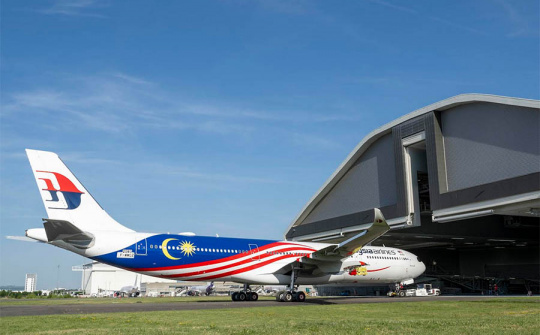 Máy bay A330neo đầu tiên của Malaysia Airlines rời khỏi xưởng sơn