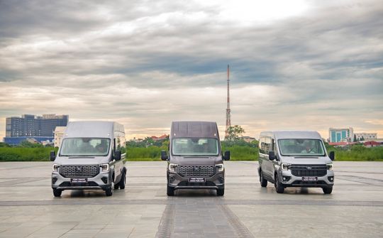 Ford Transit hoàn toàn mới ra mắt cùng bộ giải pháp dịch vụ toàn diện Upfleet
