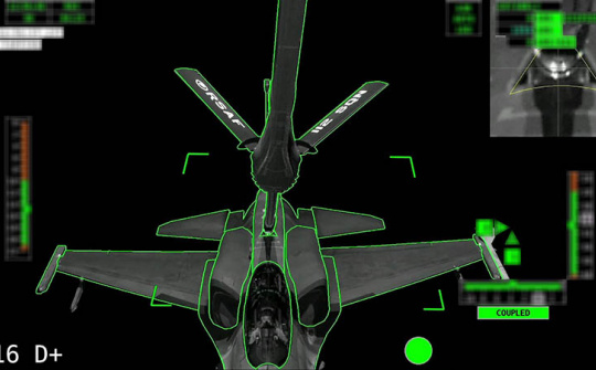 Máy bay A330 MRTT thực hiện tiếp nhiên liệu trên không tự động vào ban đêm