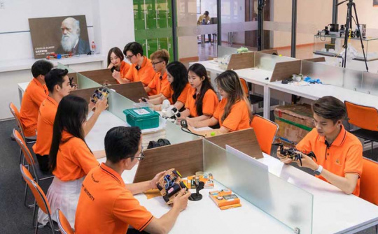 Nhân sự ngành bán dẫn: Học bổng cao, lương hấp dẫn