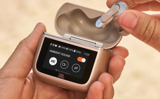 JBL Tour Pro 3 ra mắt với hộp đựng tích hợp màn hình cảm ứng