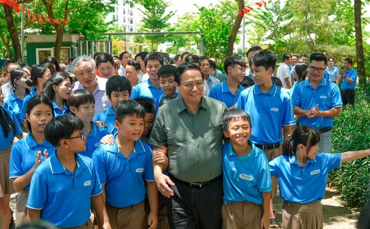 Thủ tướng động viên thầy trò trường Hy Vọng nhân dịp đầu năm học mới
