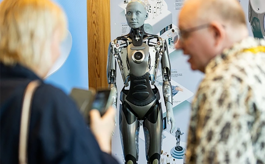 Samsung tăng cường đầu tư vào robot hình người