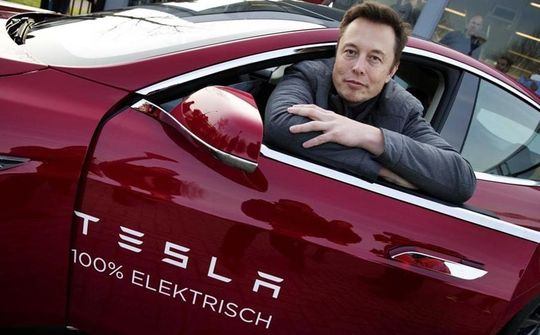 Doanh số bán xe của Tesla sụt giảm lần đầu tiên trong 9 năm