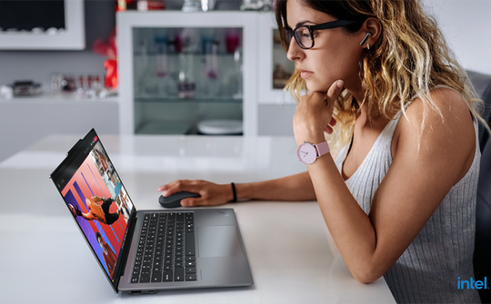 CES 2025: Lenovo giới thiệu loạt giải pháp tích hợp AI dành cho doanh nghiệp