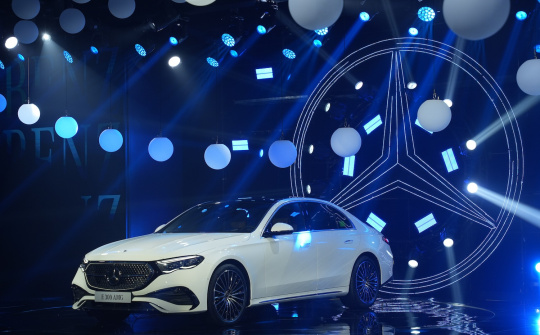 Mercedes E-class thế hệ mới ra mắt, giá từ 2,4 tỷ đồng