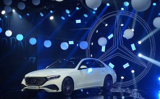 Mercedes E-class thế hệ mới ra mắt, giá từ 2,4 tỷ đồng