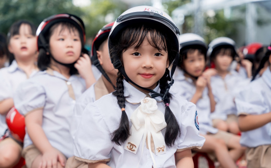 Tặng mũ bảo hiểm cho học sinh lớp Một trên toàn quốc