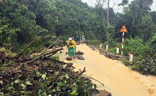 Chuyện từ tâm lũ Khánh Hòa – Tây Nguyên: Những người không được phép "hết pin"