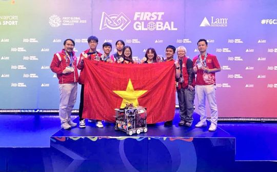 Đội tuyển Việt Nam giành huy chương bạc cuộc thi Robotics quốc tế