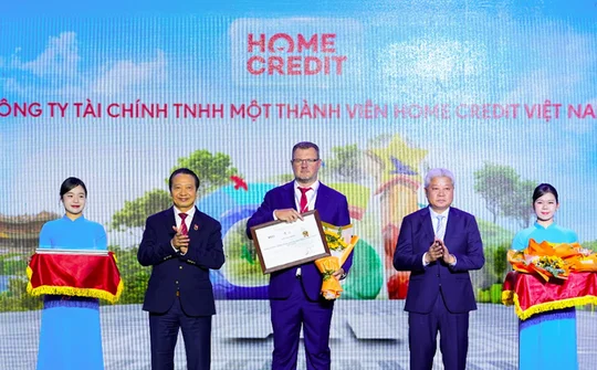 Home Credit lọt Top 10 Doanh nghiệp Bền vững tiêu biểu thuộc lĩnh vực Thương mại - Dịch vụ