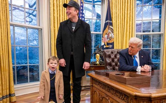 Elon Musk trả 10 triệu USD dàn xếp vụ kiện khóa tài khoản Trump