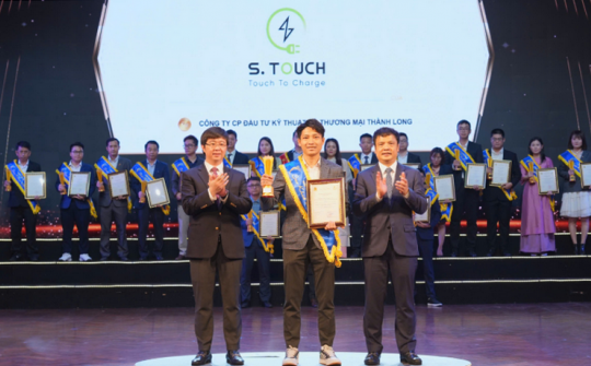 Vinh danh Giải pháp S.TOUCH - Trạm sạc xe điện tại giải thưởng Sao Khuê 2025