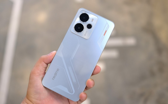 Trên tay realme 14 5G – Cảm giác cầm chắc tay, trải nghiệm mượt mà và nhiều bất ngờ