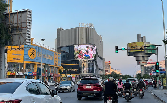 Tác động của quảng cáo ngoài trời đến hành vi người tiêu dùng trong bối cảnh đô thị hóa nhanh