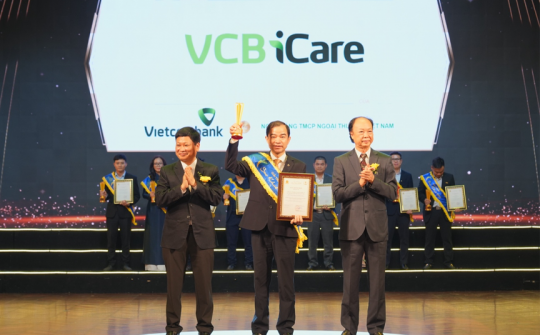 Sao Khuê 2025 vinh danh VCB iCare - Giải pháp tài chính cho ngành y tế