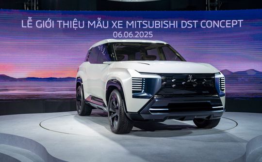 Cận cảnh SUV 7 chỗ Mitsubishi DST Concept vừa ra mắt