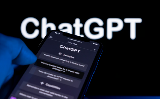 ChatGPT đe dọa Google với cột mốc 2,5 tỉ câu hỏi mỗi ngày