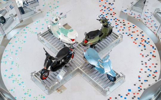 Piaggio mở triển lãm nghệ thuật trưng bày Vespa thế hệ mới