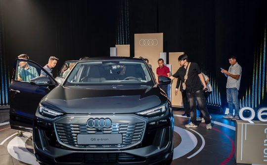 Audi Q6 e-tron: di chuyển 583 km, giá 3,199 tỷ đồng và 2 năm sạc miễn phí