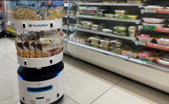 Robot đa năng đồng hành cùng cửa hàng tiện lợi