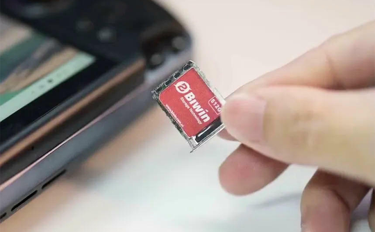 Trung Quốc sắp ra mắt SSD siêu nhỏ, cắm như thẻ SIM