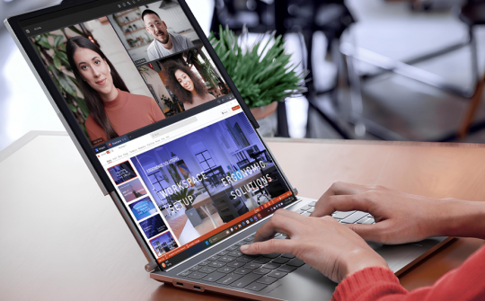 Laptop màn hình cuộn ThinkBook Plus Gen 6 Rollable lên kệ