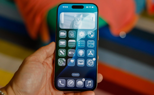 Liquid Glass khiến pin iPhone hao hụt tới 13%?