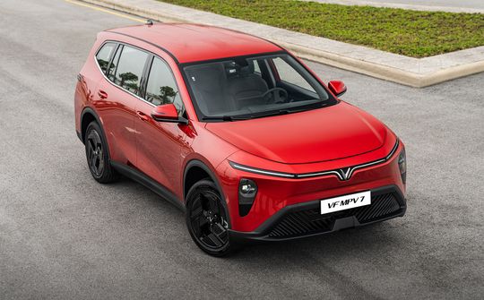VinFast tung ra thị trường xe 7 chỗ VF MPV 7 mới: di chuyển 450km mỗi lần sạc, giá 819 triệu đồng