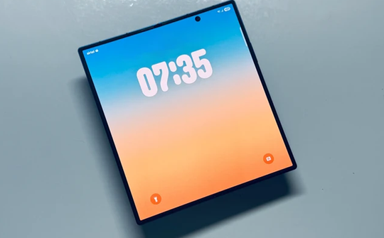 Galaxy Z Fold 8 sắp có màn hình không nếp gấp?
