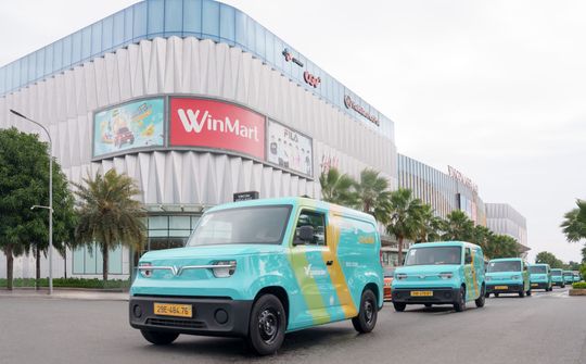Dịch vụ vận chuyển hàng bằng xe tải điện đầu tiên tại Hà Nội