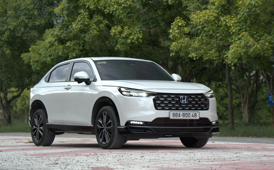 Xe Hybrid Honda HR-V e:HEV RS giảm giá 34 triệu đồng