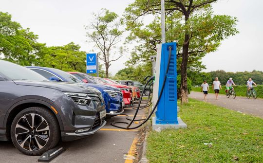 Ô tô điện VinFast được miễn phí sạc pin 3 năm