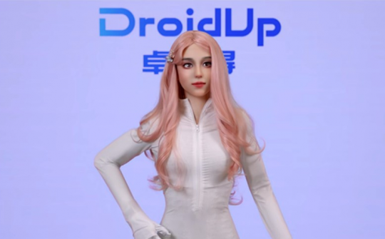 Robot Moya có thân nhiệt như người, giá hơn 4 tỷ đồng