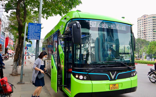 Hà Nội đề xuất lộ trình chuyển đổi xe buýt sử dụng năng lượng xanh