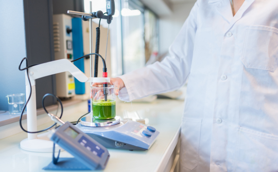 Ứng dụng công nghệ bản sao kỹ thuật số để cải tiến quy trình sản xuất mỹ phẩm từ thiên nhiên