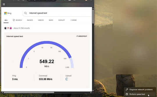 Tính năng đo tốc độ mạng được tích hợp vào taskbar của Windows 11