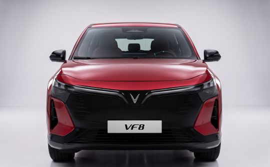 VinFast VF 8 thế hệ mới ra mắt, giá 999 triệu đồng