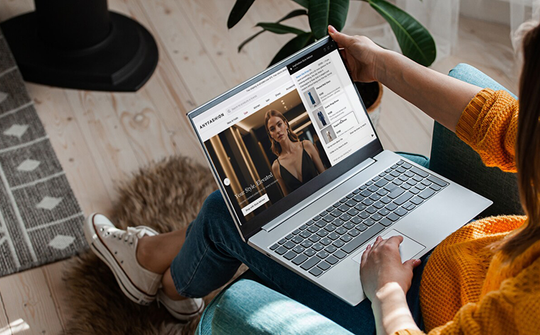 AWS giúp các nhà bán lẻ xây dựng trợ lý mua sắm AI của riêng mình