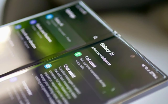 Galaxy AI bất ngờ hiển thị trên smartphone Samsung đời cũ