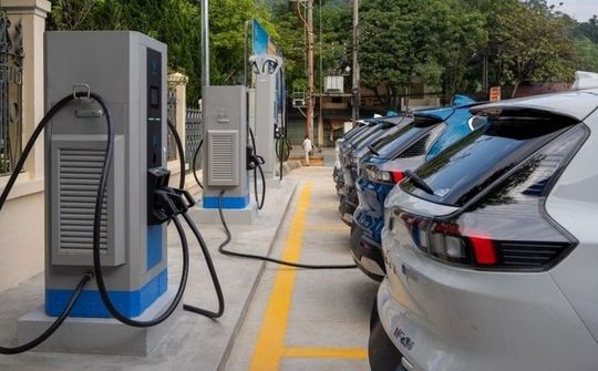 Ô tô điện được miễn phí trước bạ lần đầu đến hết 2030
