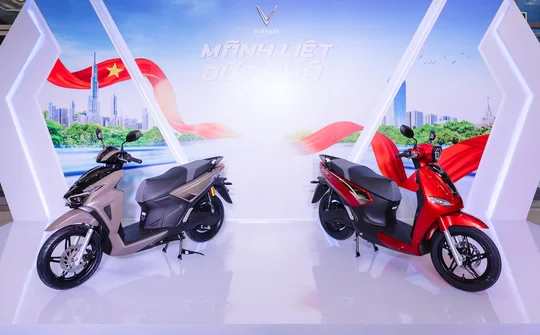 Bộ đôi xe máy điện VinFast Kyo và Kinet ra mắt
